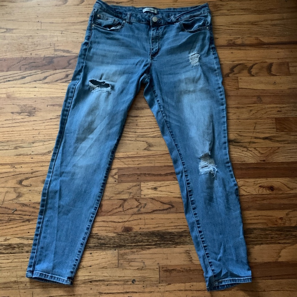 Refuge Distressed Jeans